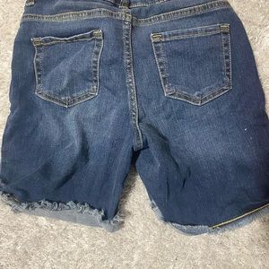 Cat & Jack kids dark wash jean shorts super stretch. Size L 10/12.